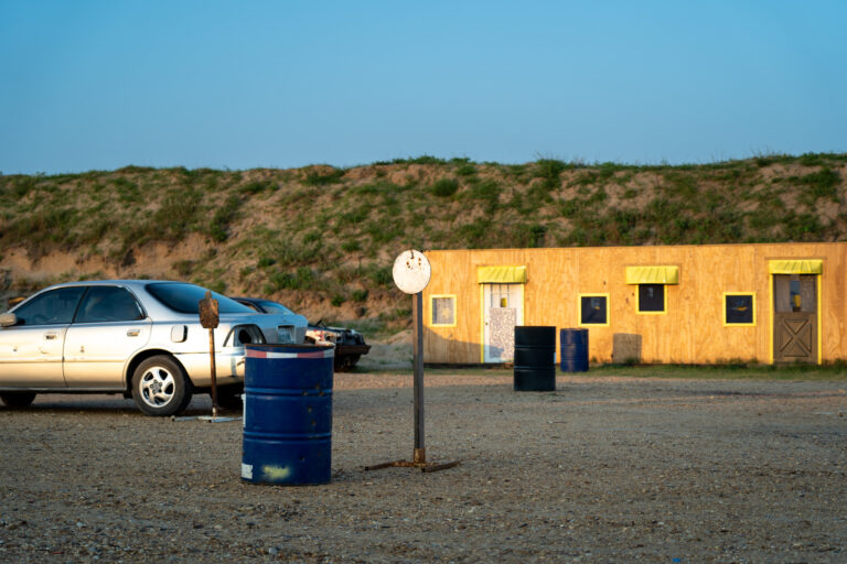 T1G Range 4 Hogan's Alley target and obstacles, yellow facade