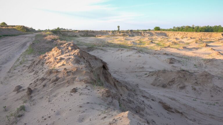 T1G East Wadi Sandpit aerial internal edge